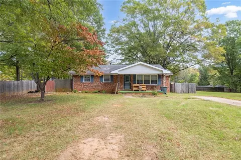 1030 Hillcrest Dr, Eden, NC 27288