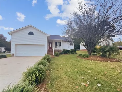 1317 Trinity St, Thomasville, NC 27360 photo 15