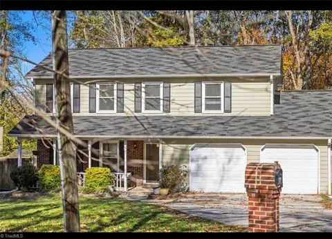 17 Ivyglen Ct, Greensboro, NC 27406
