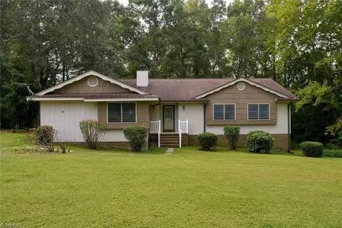 2103 Leona Dr, Greensboro, NC 27406
