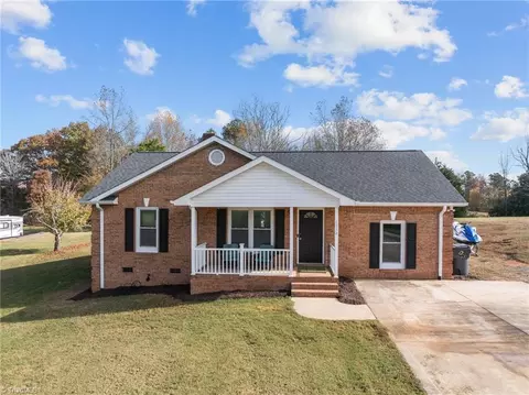 6854 Lawrence Farm Ln, Randleman, NC 27317
