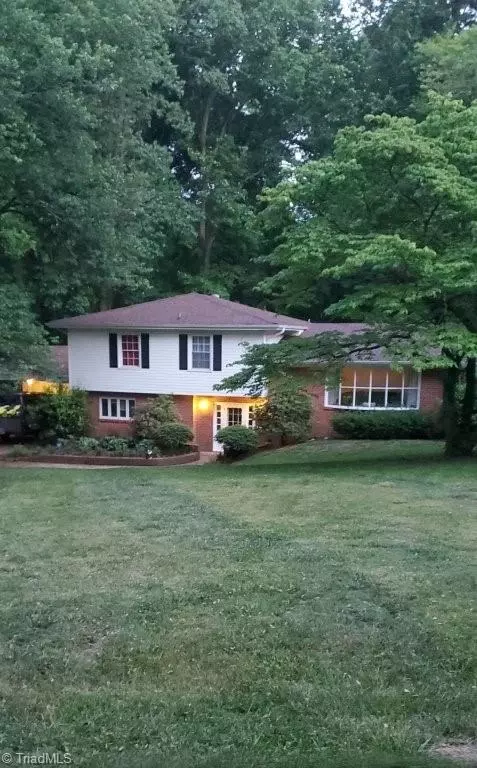 2626 Village Trl, Winston Salem, NC 27106