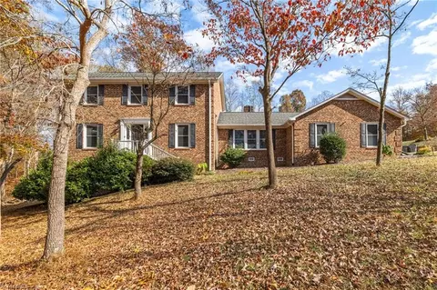 8503 Hollow River Ct, Oak Ridge, NC 27310
