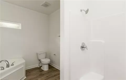 Bath - 117 Crestview Dr, High Point, NC 27265 photo 2 of 3