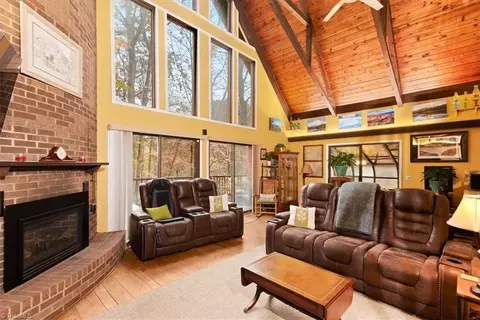 210 Laurel Ln, Mount Airy, NC 27030