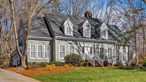 212 Willoughby Blvd, Greensboro, NC 27408