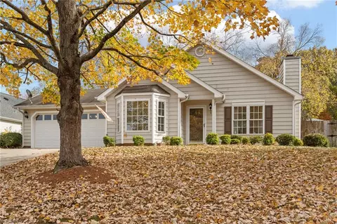 3 Crestbrook Ct, Greensboro, NC 27455