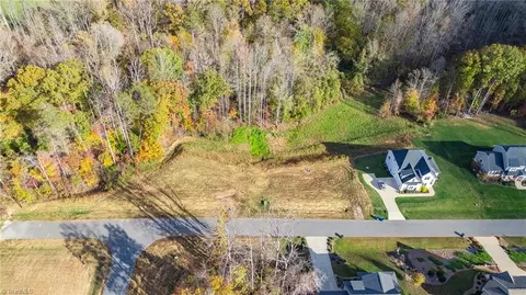 3816 Deerwood Acres Dr, Summerfield, NC 27358