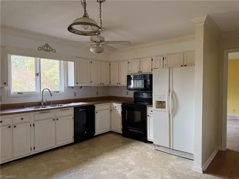173 Old Mill Rd #C, High Point, NC 27265 photo 8