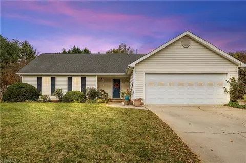 113 Stapleton Way, High Point, NC 27265 photo 1