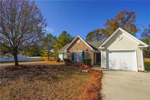 5246 Mount Hope Dr, Winston Salem, NC 27107
