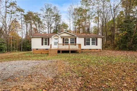 2620 Mcrae Ln, East Bend, NC 27018