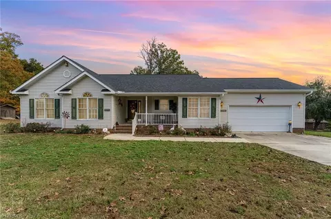 1139 Billy Walker Rd, Asheboro, NC 27205