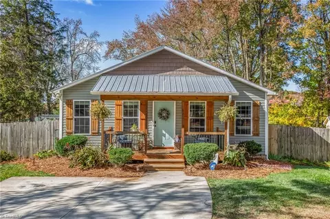 606 Longview Dr, Thomasville, NC 27360
