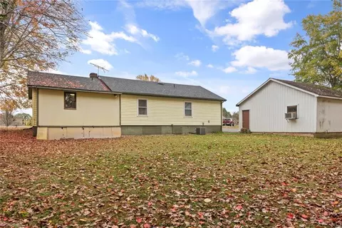 Exterior - 1082 Tom Gordon Rd, King, NC 27021 photo 4 of 7
