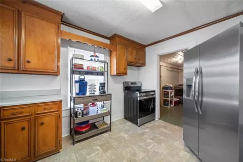 Kitchen - 1082 Tom Gordon Rd, King, NC 27021 photo 2 of 3
