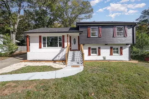 1815 Edgewater Dr, Charlotte, NC 28210