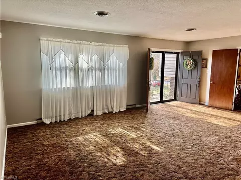 Living - 5220 Windemere Cir, Trinity, NC 27370 photo 2 of 2
