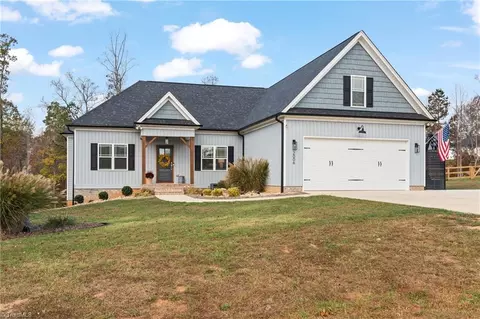 2006 Dock Ridge Dr, Stokesdale, NC 27357