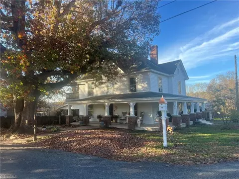 216 2nd St, Denton, NC 27239 photo 2