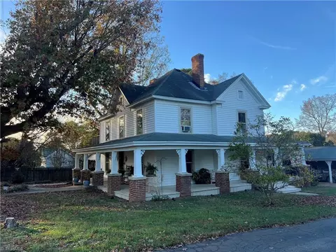 216 2nd St, Denton, NC 27239 photo 3