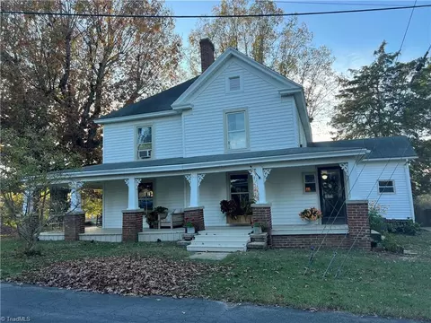 216 2nd St, Denton, NC 27239 photo 4