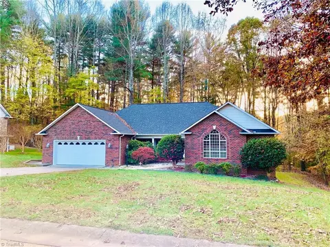 1703 Skyview Cir, Wilkesboro, NC 28697