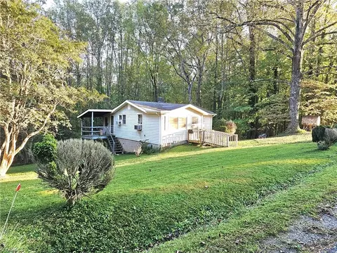 586 Orchard View Dr, Mount Airy, NC 27030