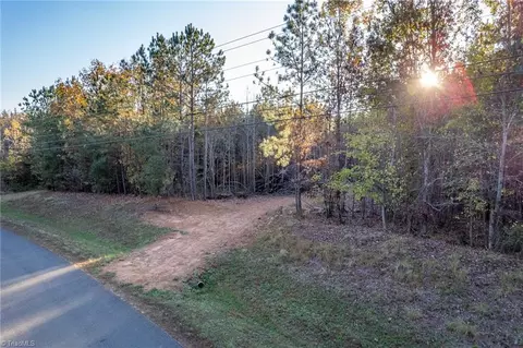 830 Stoney Point Dr, Lexington, NC 27292