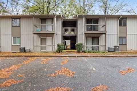 2260 Sunderland Rd #83 W, Winston Salem, NC 27103