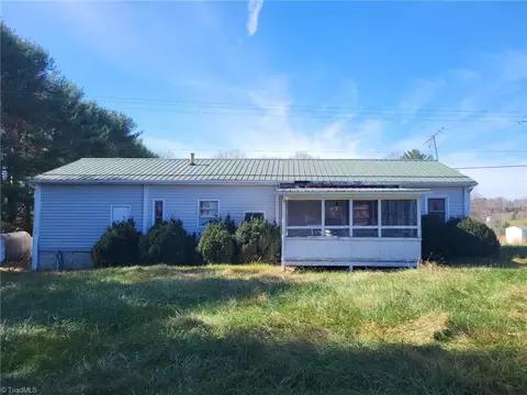 3325 Sylvatus Hwy, Hillsville, VA 24343