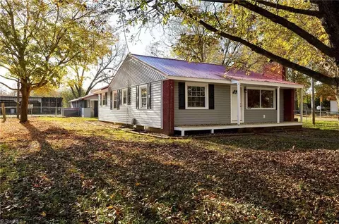 307 Charlotte Dr, Lexington, NC 27292