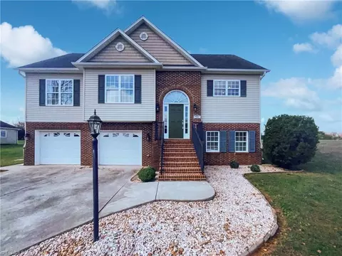 166 Oakshire Ct, Mocksville, NC 27028