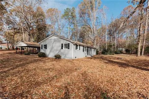 305 Lyles St, Elkin, NC 28621 photo 2