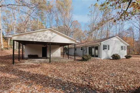305 Lyles St, Elkin, NC 28621 photo 3