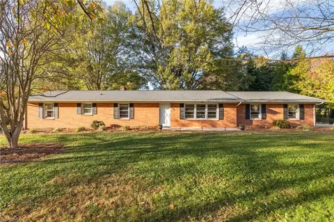 1250 Woodbrook Dr, Kernersville, NC 27284