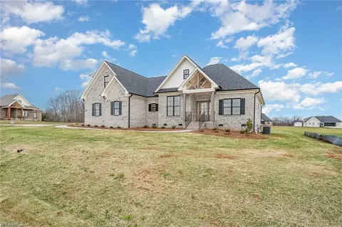 7508 Hawkins Ridge Dr, Stokesdale, NC 27357