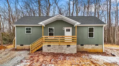 3011 Little Creek Dr, Thomasville, NC 27360