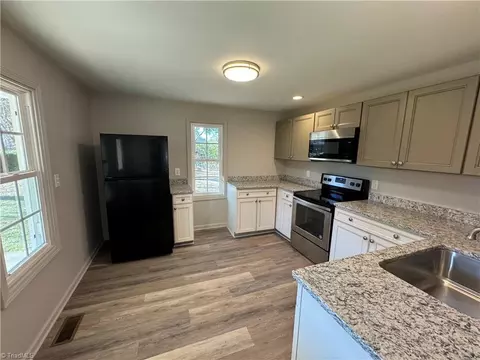132 Benge Dr, Elkin, NC 28621 photo 8