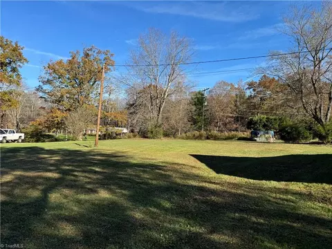 132 Benge Dr, Elkin, NC 28621 photo 3