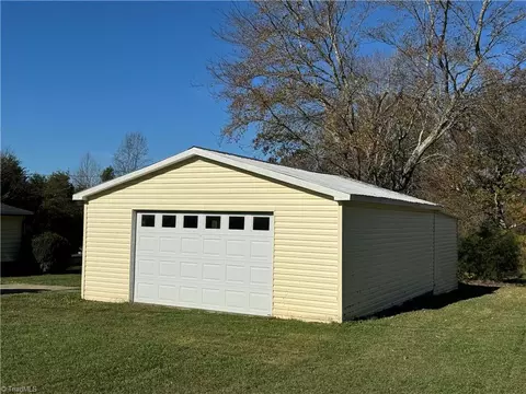 132 Benge Dr, Elkin, NC 28621 photo 30