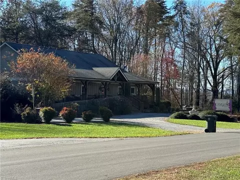132 Benge Dr, Elkin, NC 28621 photo 5