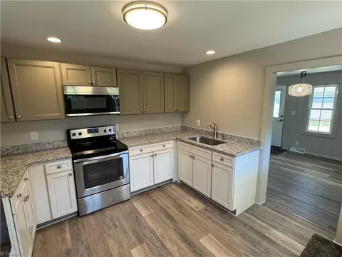 132 Benge Dr, Elkin, NC 28621 photo 7