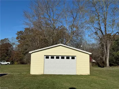 132 Benge Dr, Elkin, NC 28621 photo 29