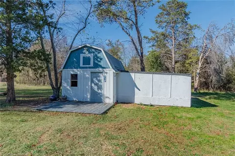 1129 Meadow Rd E, Eden, NC 27288 photo 34