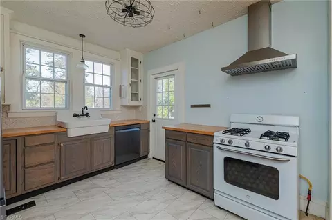 1129 Meadow Rd E, Eden, NC 27288 photo 13