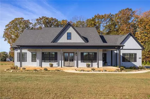 8504 Peony Dr, Stokesdale, NC 27357
