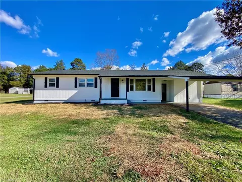 272 Jeanette Dr, Lexington, NC 27295