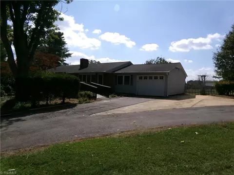 956 Brownwood Dr, Winston Salem, NC 27105
