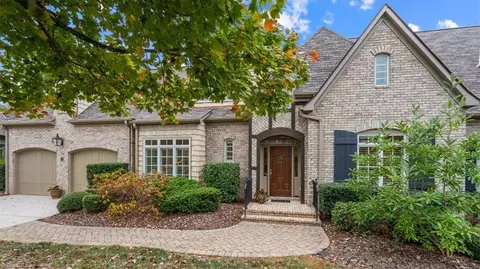 32 Creswell Ct, Greensboro, NC 27407